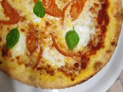 Pizza Margherita con Mozzarella di Bufala